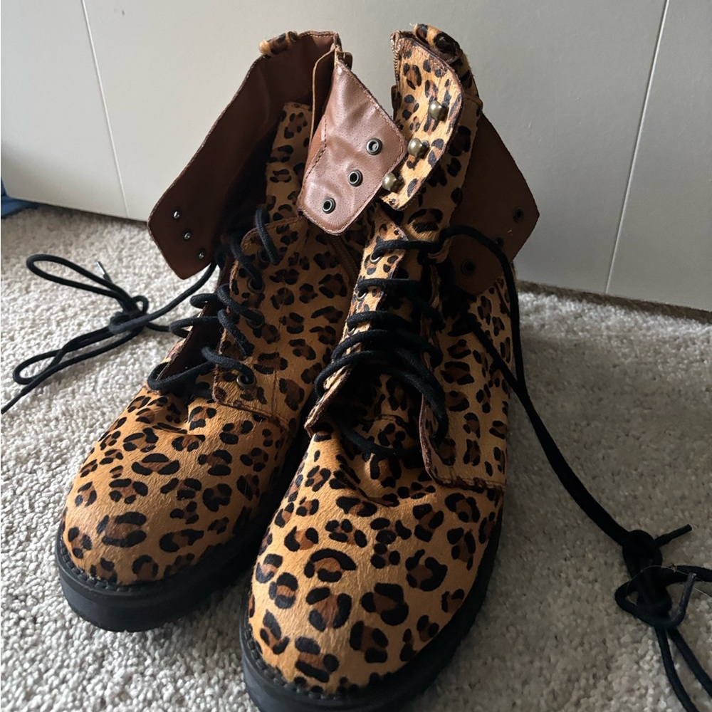 Leopard Print Lace-Up Boots